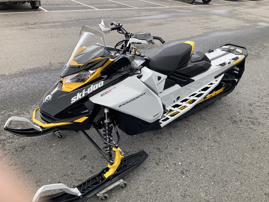 Ski-Doo Backcountry STD 600R E-TEC 146 Momsad