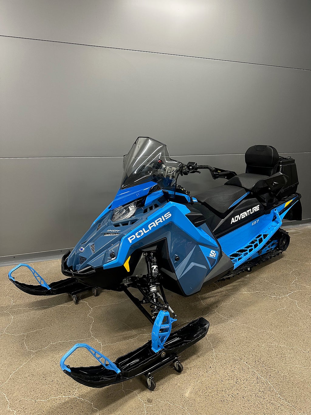 Polaris INDY Adventure S4 137" (Momsad, Gratis frakt) 