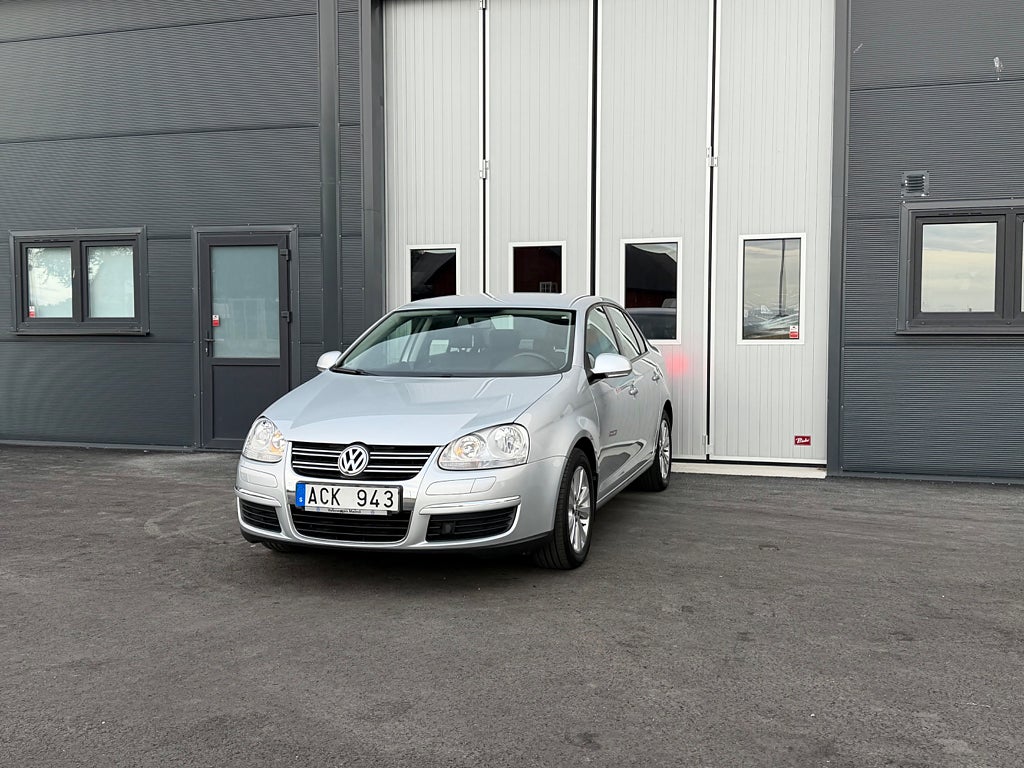 Volkswagen Jetta 1.6 Multifuel Trendline. Obs endast 7800 mil