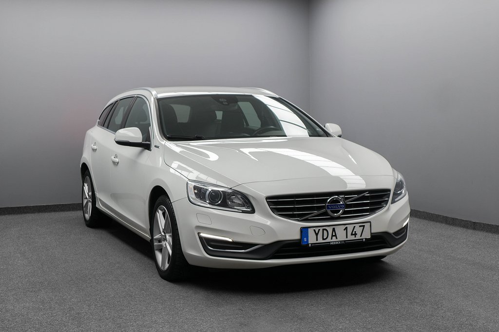 Volvo V60 D5 AWD Plug-in Hybrid 231hk Summum Värmare Euro 6 