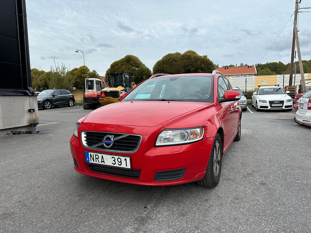 Volvo V50 D2 CLASSIC DRAG D-VÄRMARE FULLSERVAD PÅ BILIA 