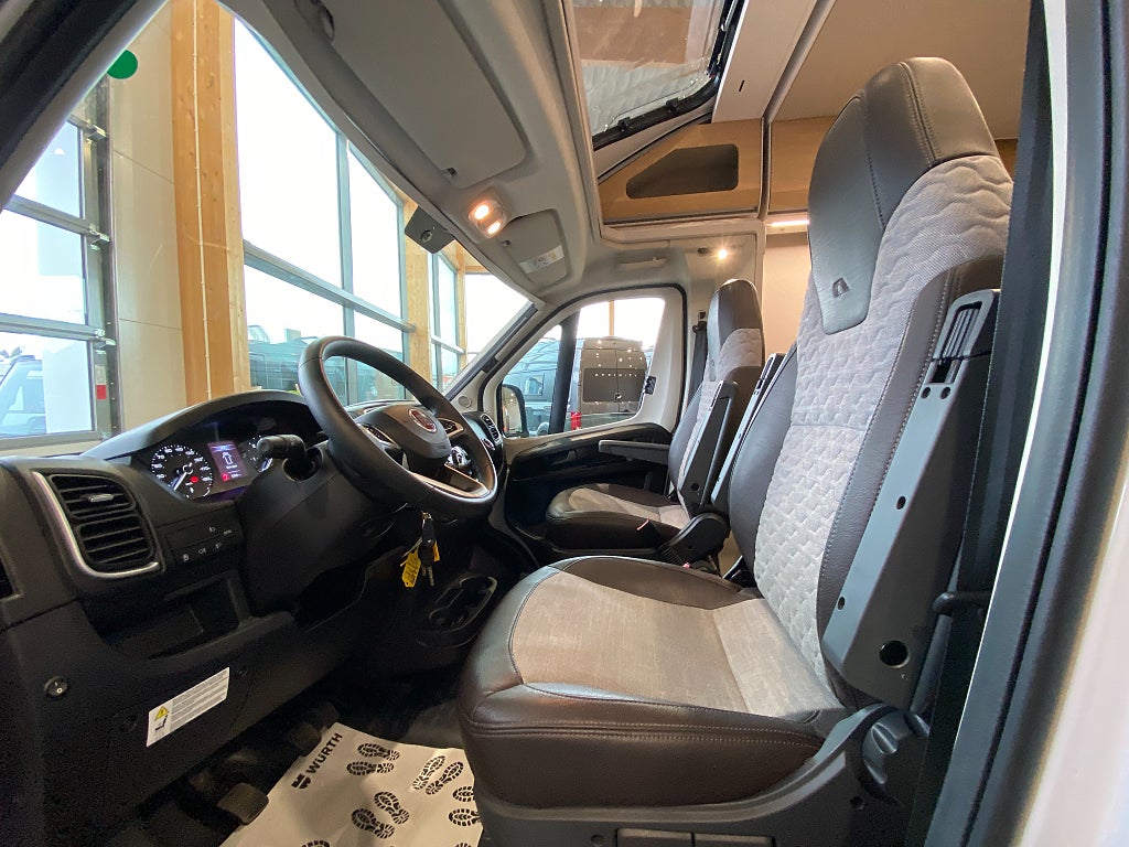 Adria Matrix Axess 670 SL /Taksäng/Solcell/B-körkort/Maxx-fan/EL-Patro - Adria