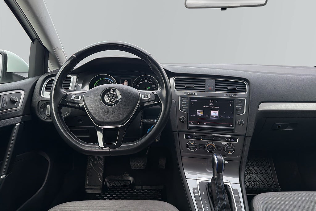 Volkswagen E-Golf 2015