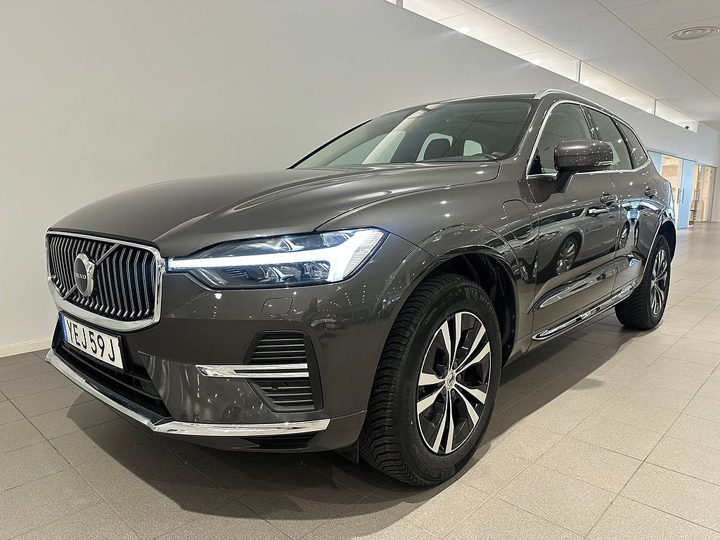Volvo XC60 Recharge T6 Core Edition / Panoramatak / Dragk...