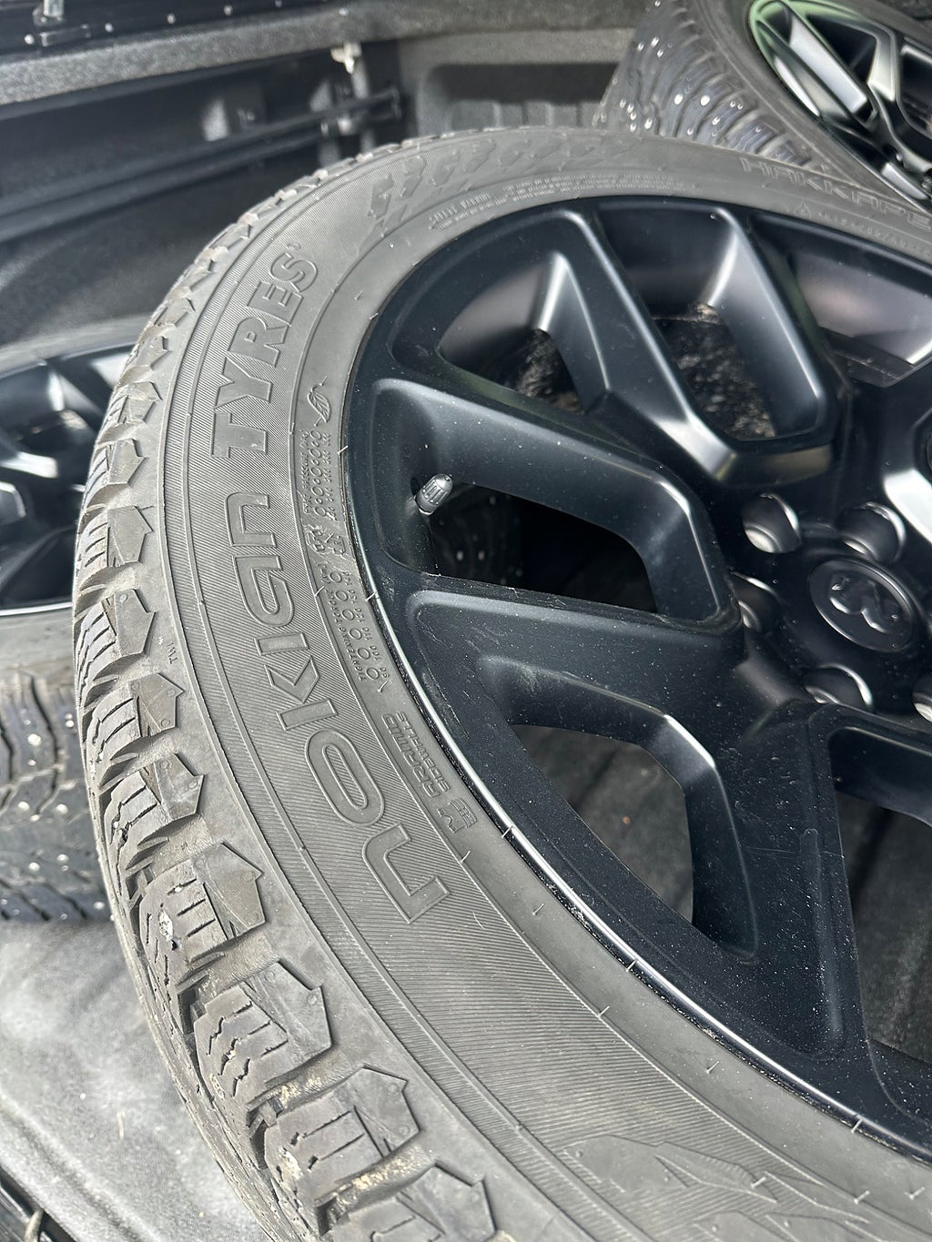 Dodge Ram 1500 Laramie Night Edition Leer Kåpa V8 Hemi 395hk - bild 16