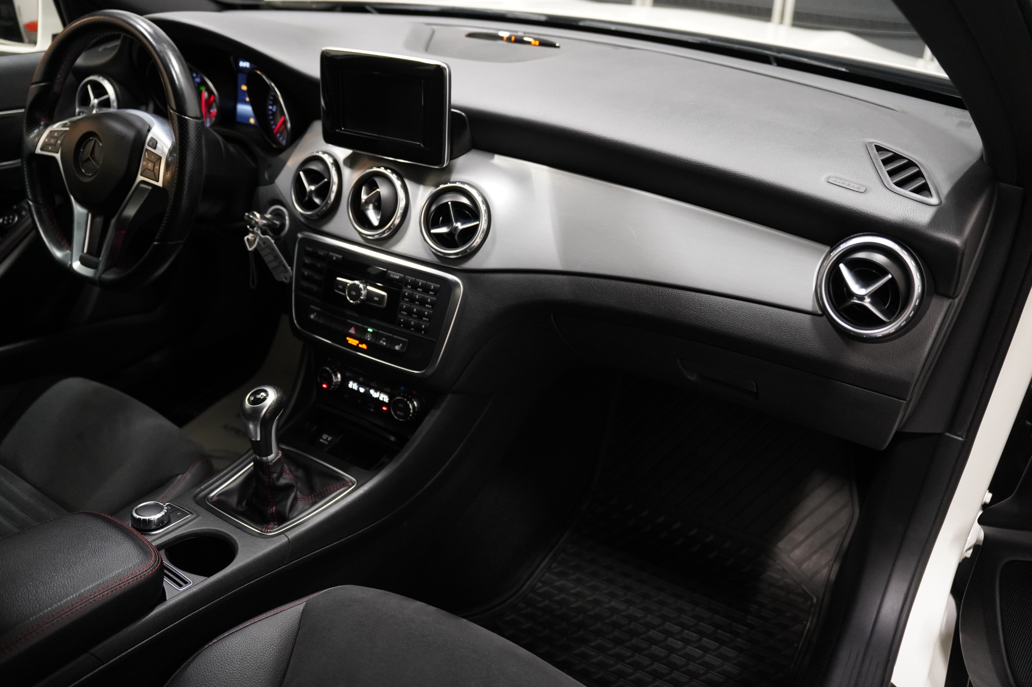 Mercedes-Benz GLA 2015, photo 7/10
