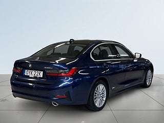 BMW 330e Sport line 360°kamera HuD Rattvärme Navigation S&V-däck – bild 6