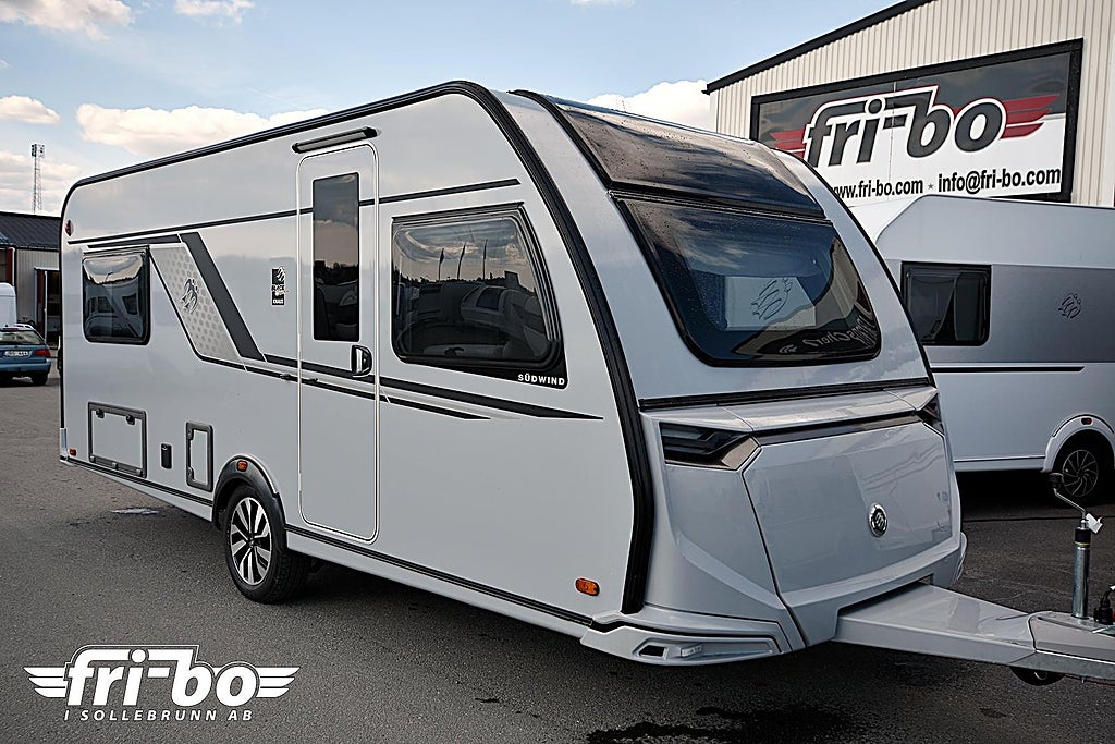 Knaus 540 UE Südwind Black Selection, Långbäddar