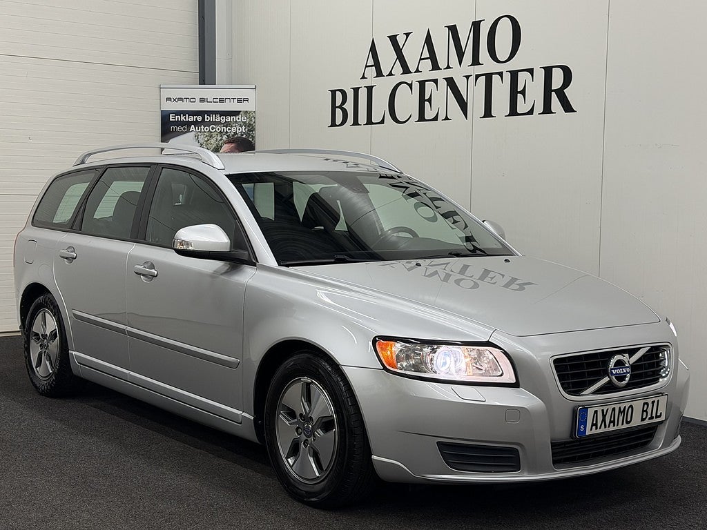 Volvo V50 D2 115Hk Kinetic Nybesiktad*Kamrem Bytt*Drag