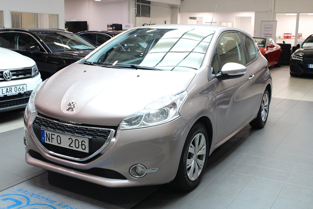 Peugeot 208 3-dörrar 1.2 VTi Komfort / Kamremsbytt 