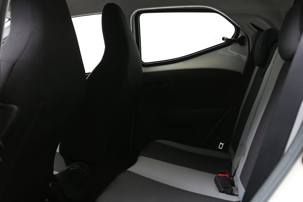 Toyota Aygo 1,0 VVT-i 69hk X-PLAY 5D 2016