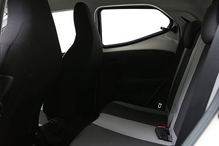 Halvkombi Toyota Aygo 21 av 22