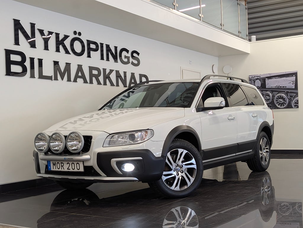 Volvo XC70 D4 AWD Summum Skinn | GPS | Dragkrok | Keyless | V-hjul