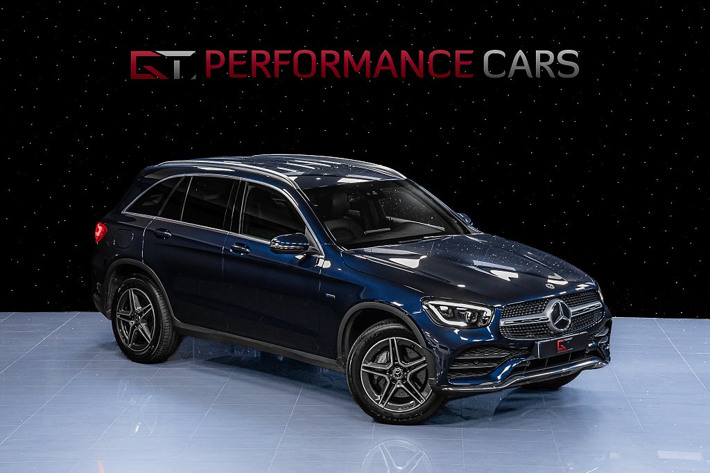 Mercedes-Benz GLC 300 e 4MATIC AMG Cavansite Blue Cockpit Matrix Drag