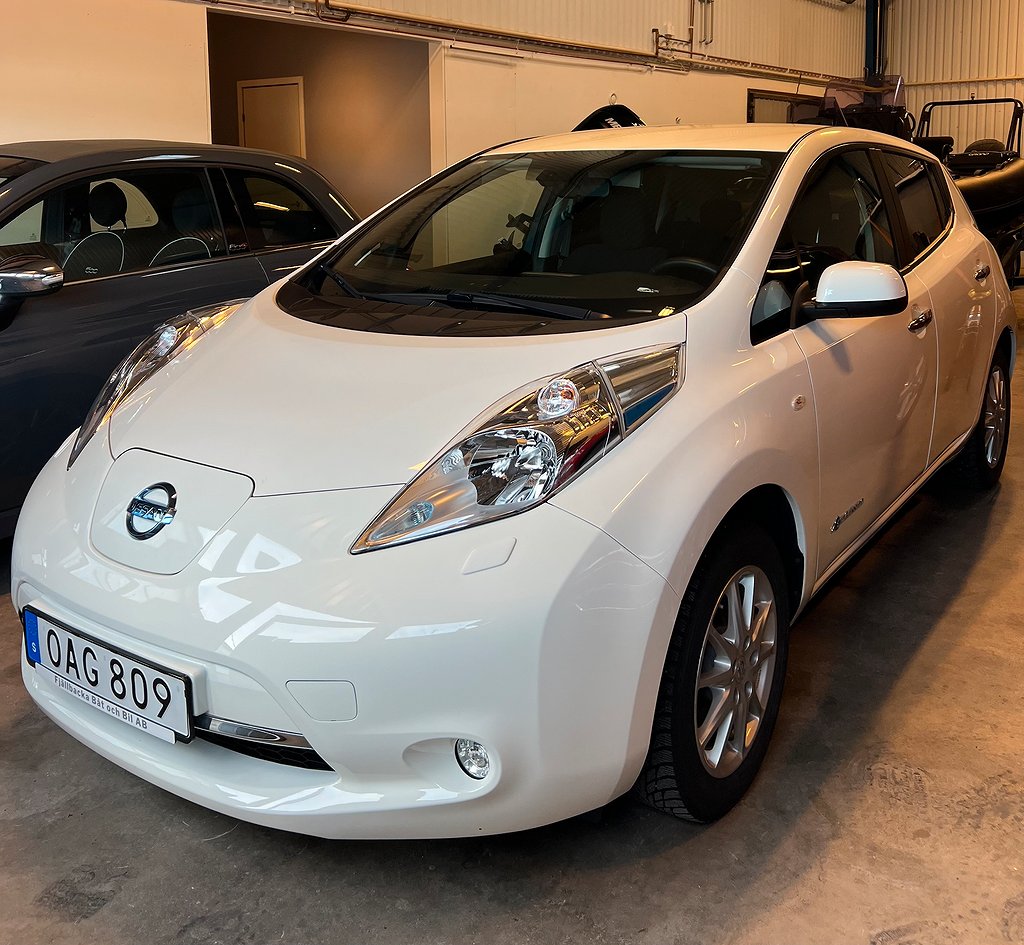 Nissan Leaf 30 kWh, Nav, Sommar och Vinterhjul, mm.