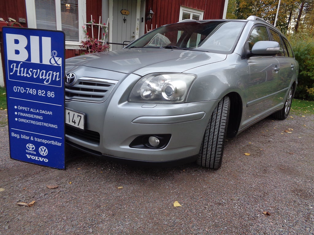 Toyota Avensis Kombi 2.0 D-4D FULLSERVAD/DRAG/MVG/ACC/FINANS/INBYTE