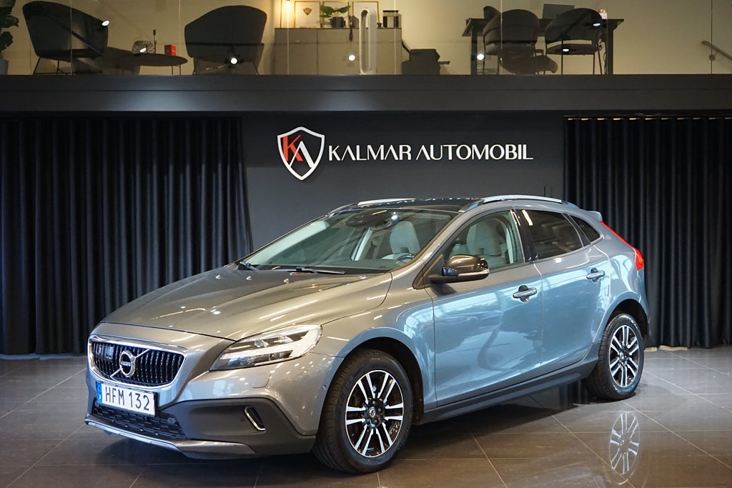 Volvo V40 Cross Country D3 Geartronic Pro Edition Panorama Kamera Navi Keyless 