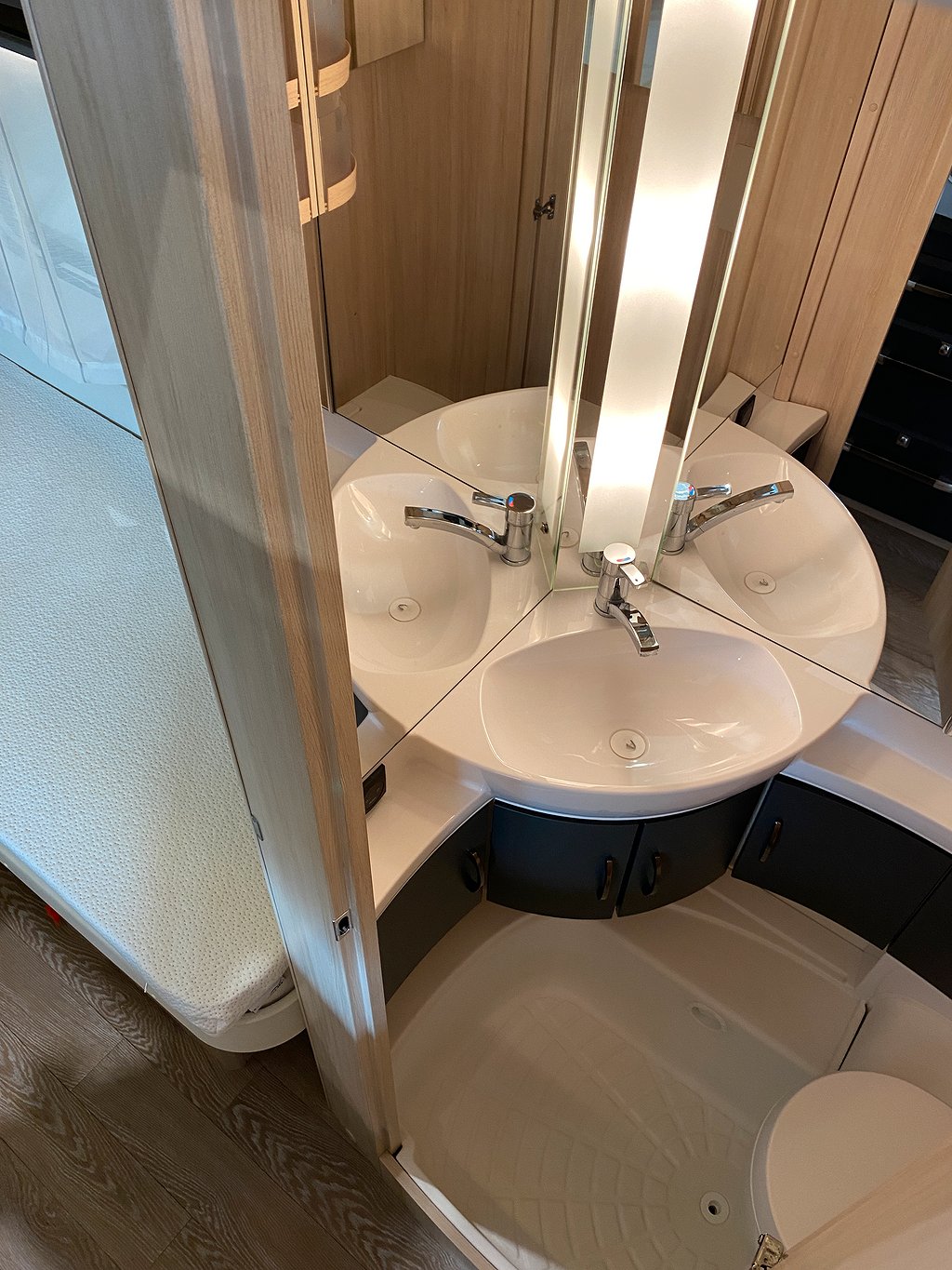 Hobby 460 LU De Luxe Edition / Mover / Långbädd / 1698:-/mån - Hobby