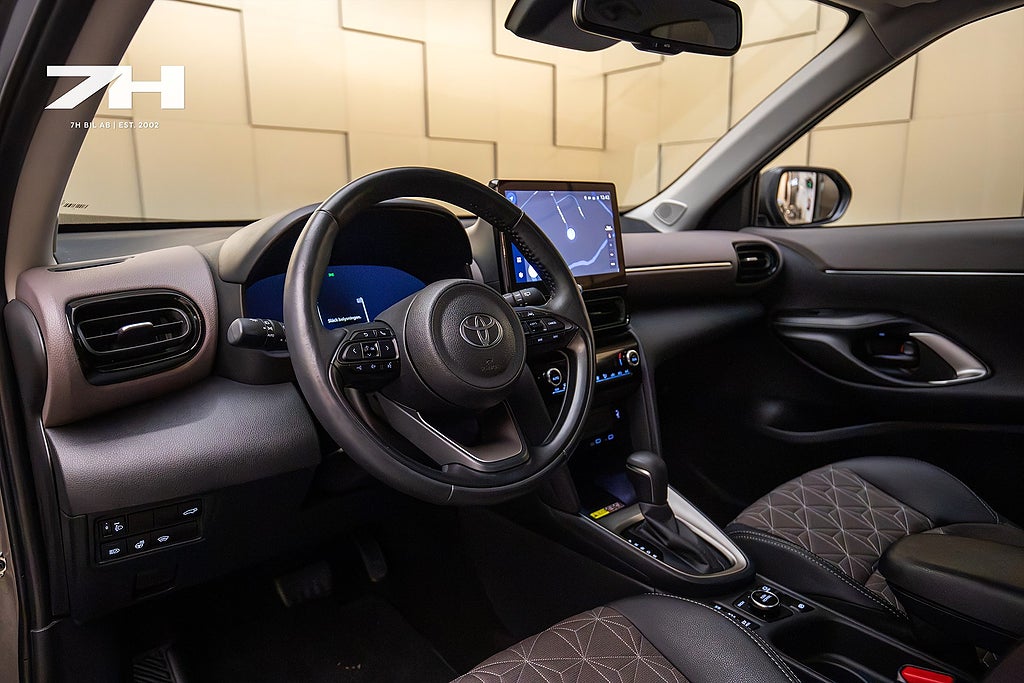 Toyota Yaris Cross Hybrid 130 AWD-i e-CVT Style / Kamera / Moms