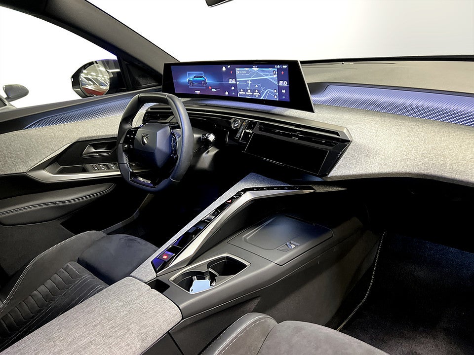 Bild på Peugeot 5008 GT Hybrid 145hk Aut 7-SITS B-KAMERA CARPLAY