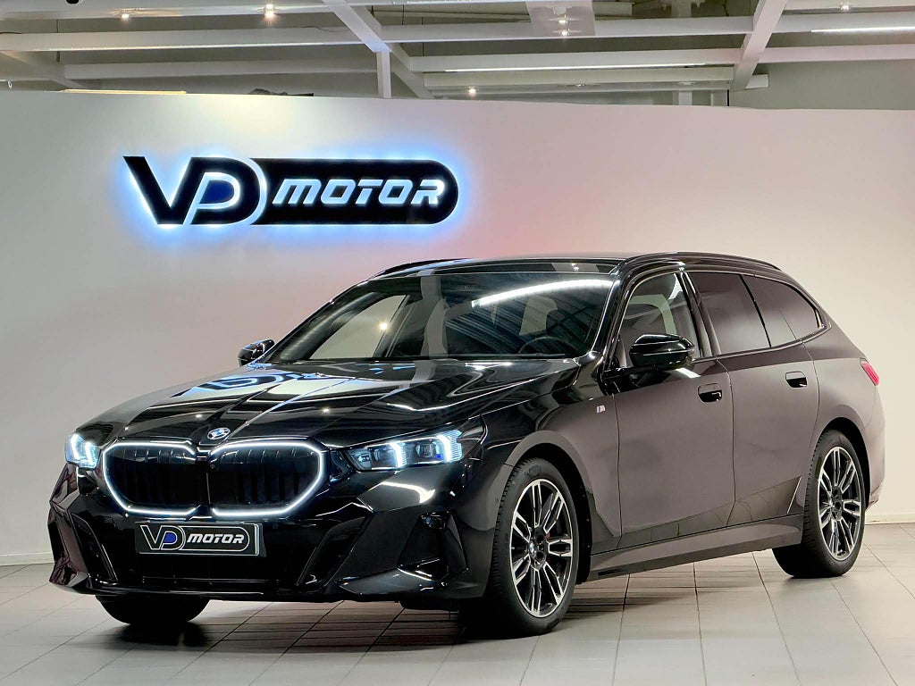 BMW 540D xDrive Touring  M Sport Pro Pano H/K B-Kam Drag 303hk
