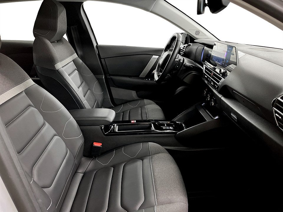 Bild på Citroën C4 Shine 1.2 PT 130hk Aut - 360,HUD,CARPLAY