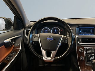 Volvo V60 D3 Summum Drag/MoK-Värm/SoV-Däck/Skinn/KamremBytt/Psens – bild 9