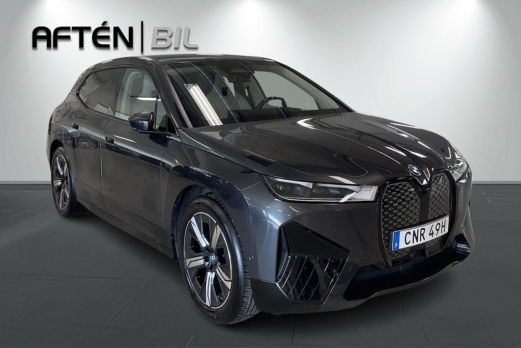 BMW iX xDrive40, 326ps, 2024