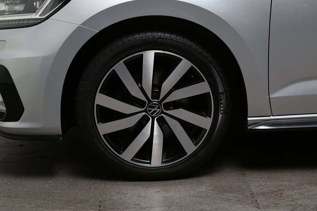 Volkswagen Touran 1,5 TSI 150hk R-Line DSG Värme Drag 7-sits 2021