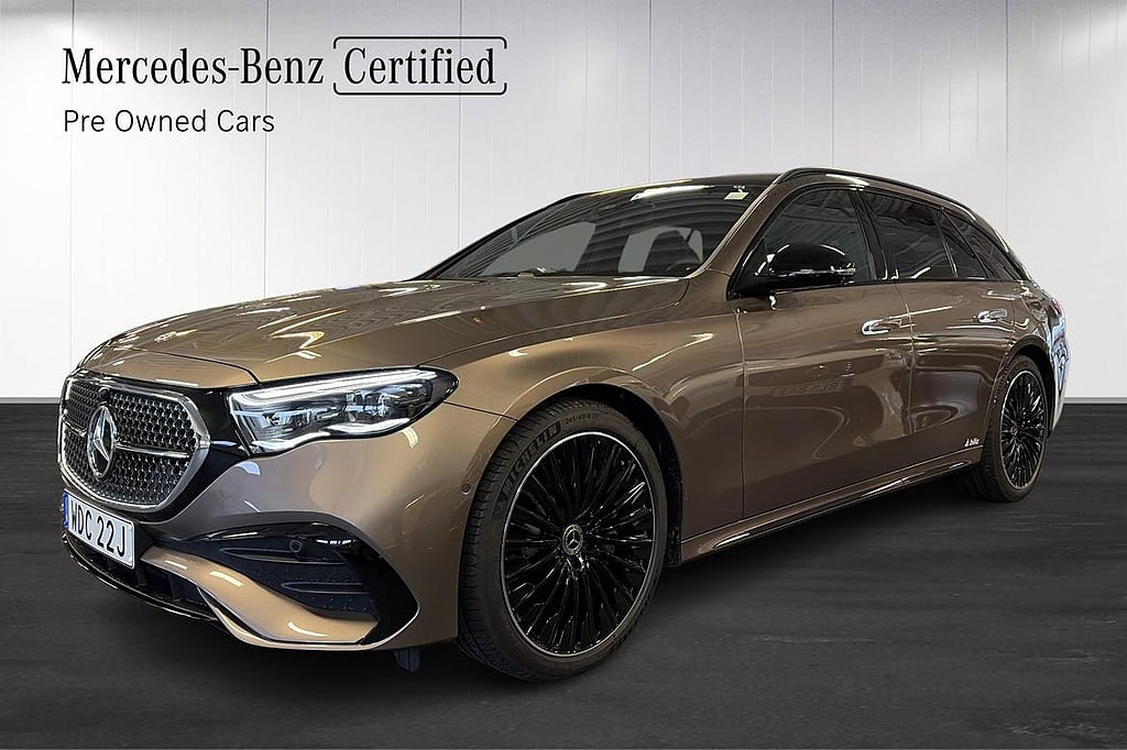 Mercedes-Benz E300 de Moms/AMG/Panorama/Burmester/Supersc...