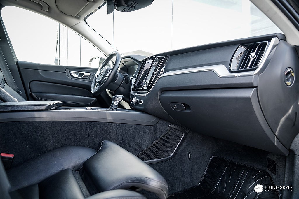 Volvo XC60 2018 - miniatyr 13