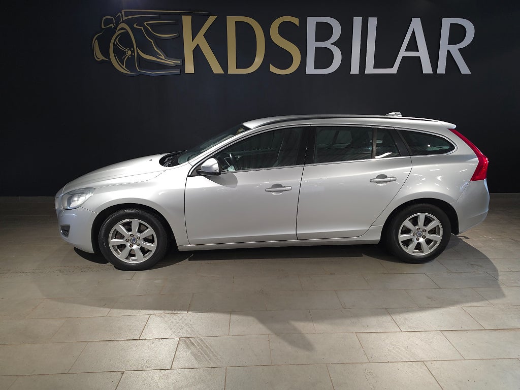 Volvo V60 D5 Geartronic Momentum Euro 5 205hk | Drag | Värmare