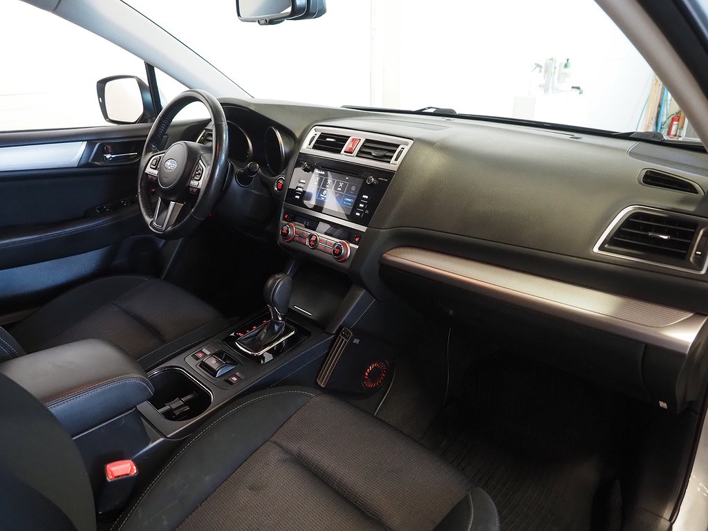 Subaru Outback 2.5 4WD Lineartronic 175hk Drag Kamera M-Värm 2017