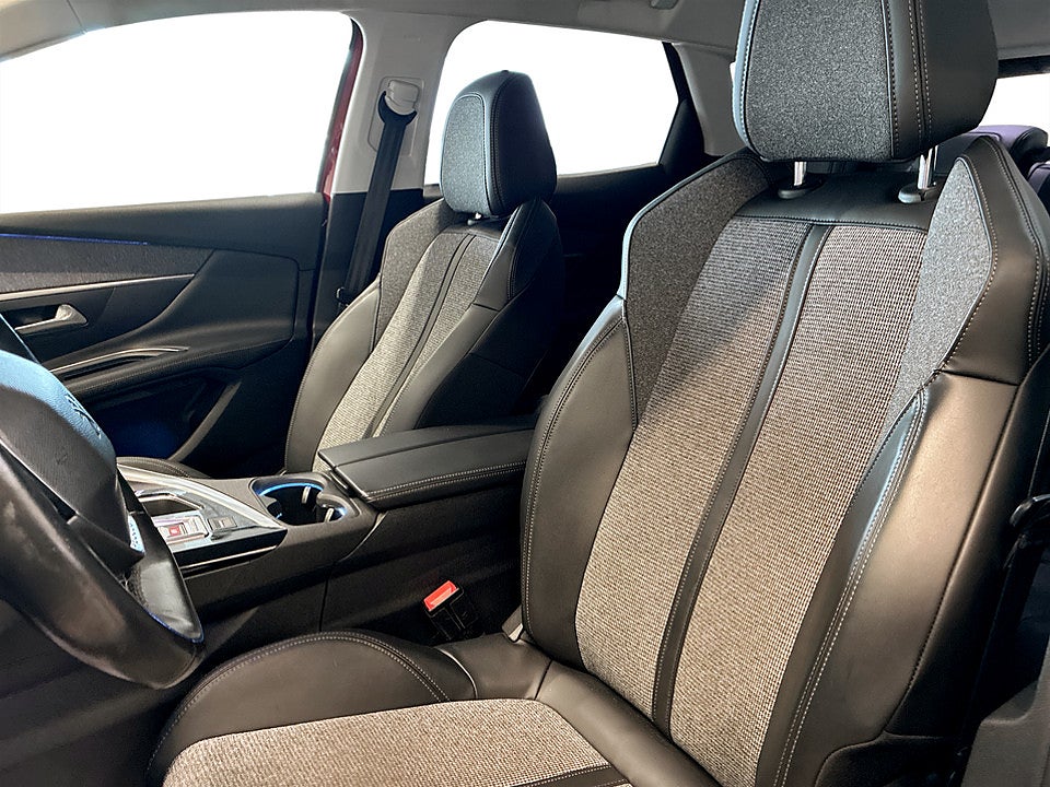 Bild på Peugeot 3008 Allure 1.2 PT 130hk Aut P-SENSORER