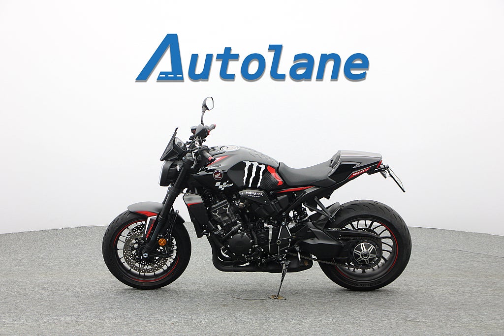 Honda CB1000R *Black Edition Leovince 472 mil!