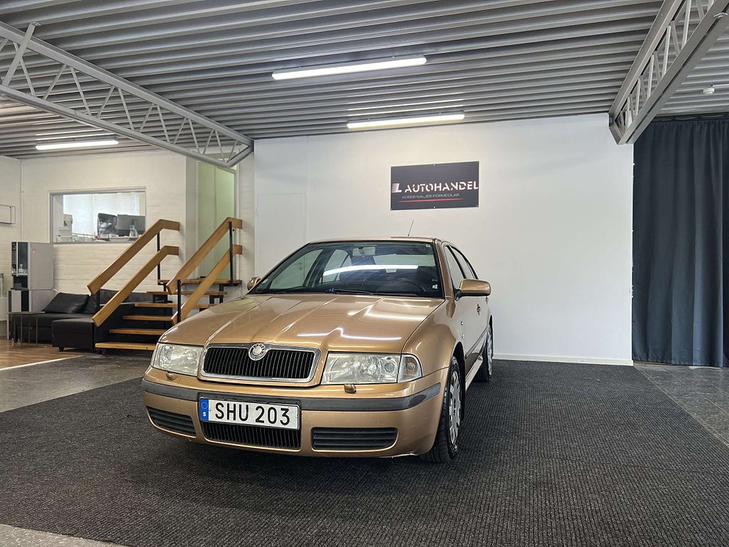 Skoda Octavia Tour 1.6 MPI Euro 4 Besiktigad Drag 102Hk