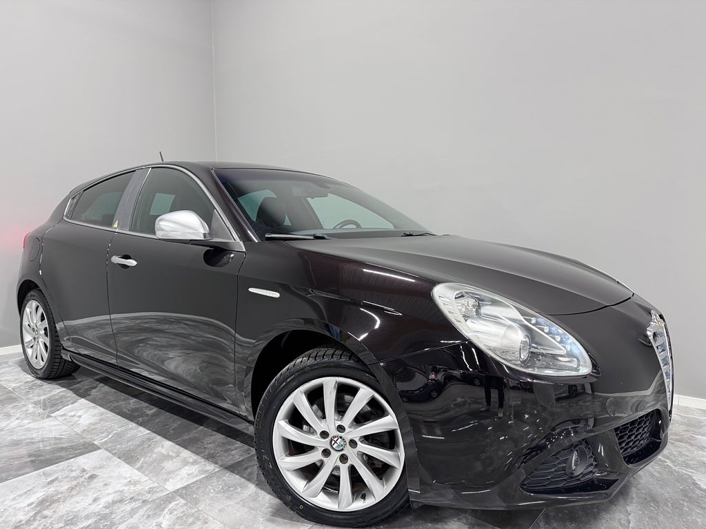 Alfa Romeo Giulietta 2.0 JTDM 16V Distinctive/BT/Drag/BOSE/Ny Kamrem