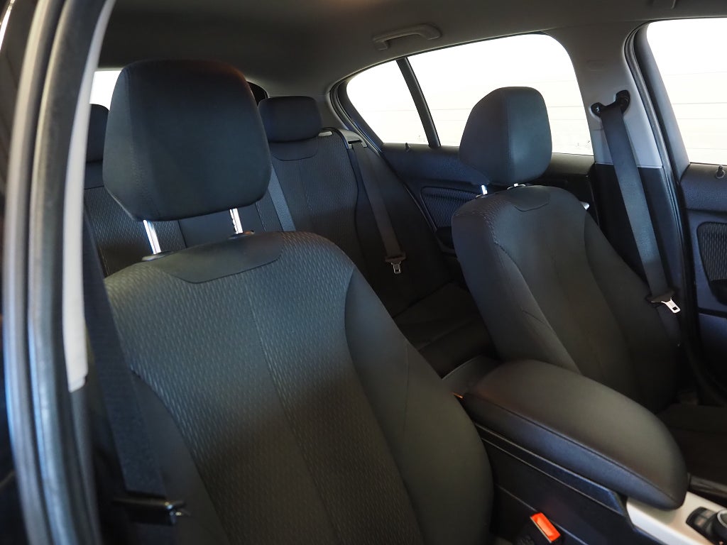 BMW 118I Steptronic 136hk Automat Advantage P-Sensorer 2016