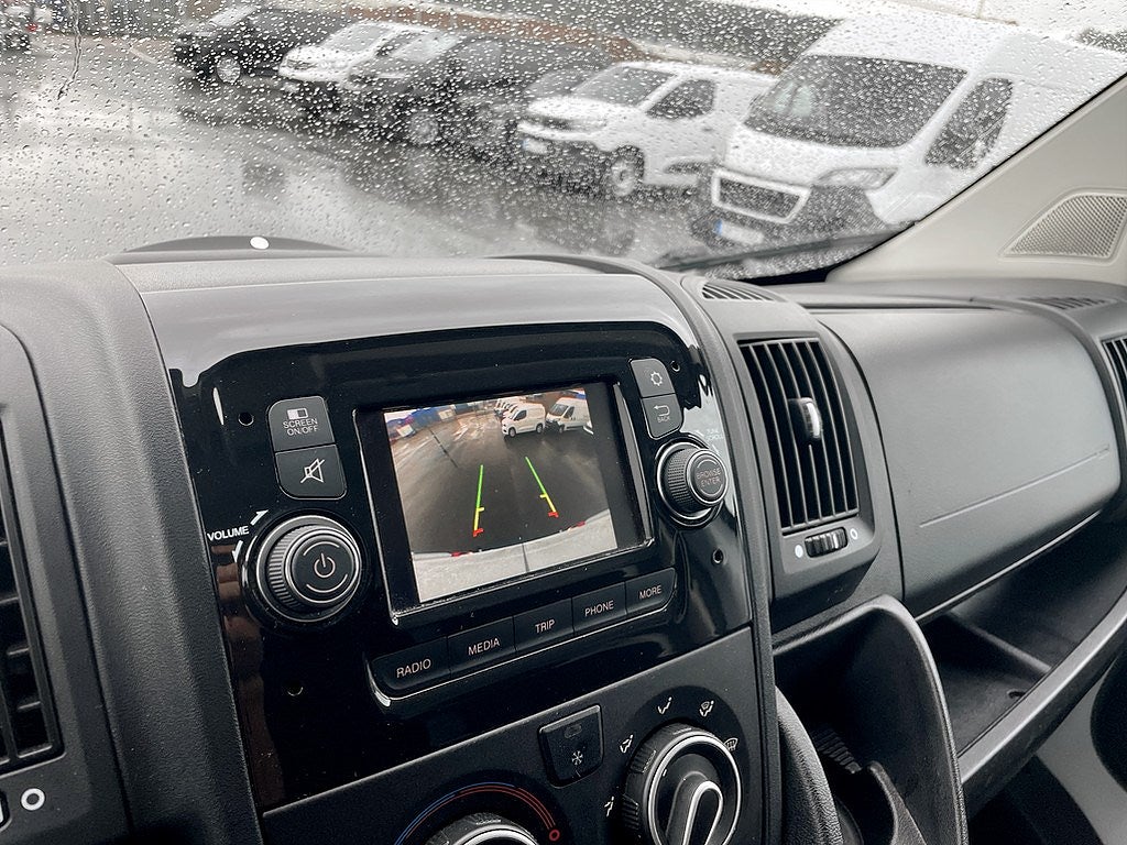Bild på Peugeot Boxer PRO+ 335 2.2 BHDi 145hk L3H2 - DRAG, B-KAMERA