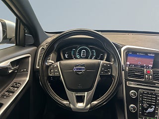 Volvo XC60 D4 AWD R-Design Mvärme Drag B-kamera Rattvärme Navi S&V – bild 9