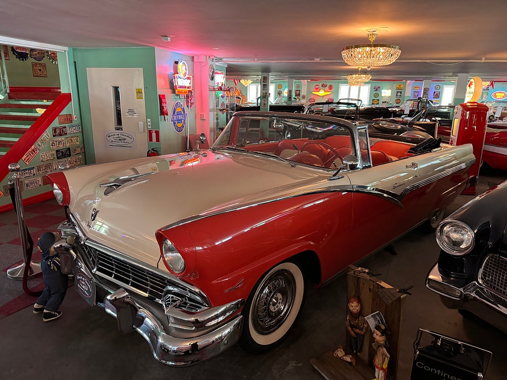 Ford Fairlane Sunliner Cab -56