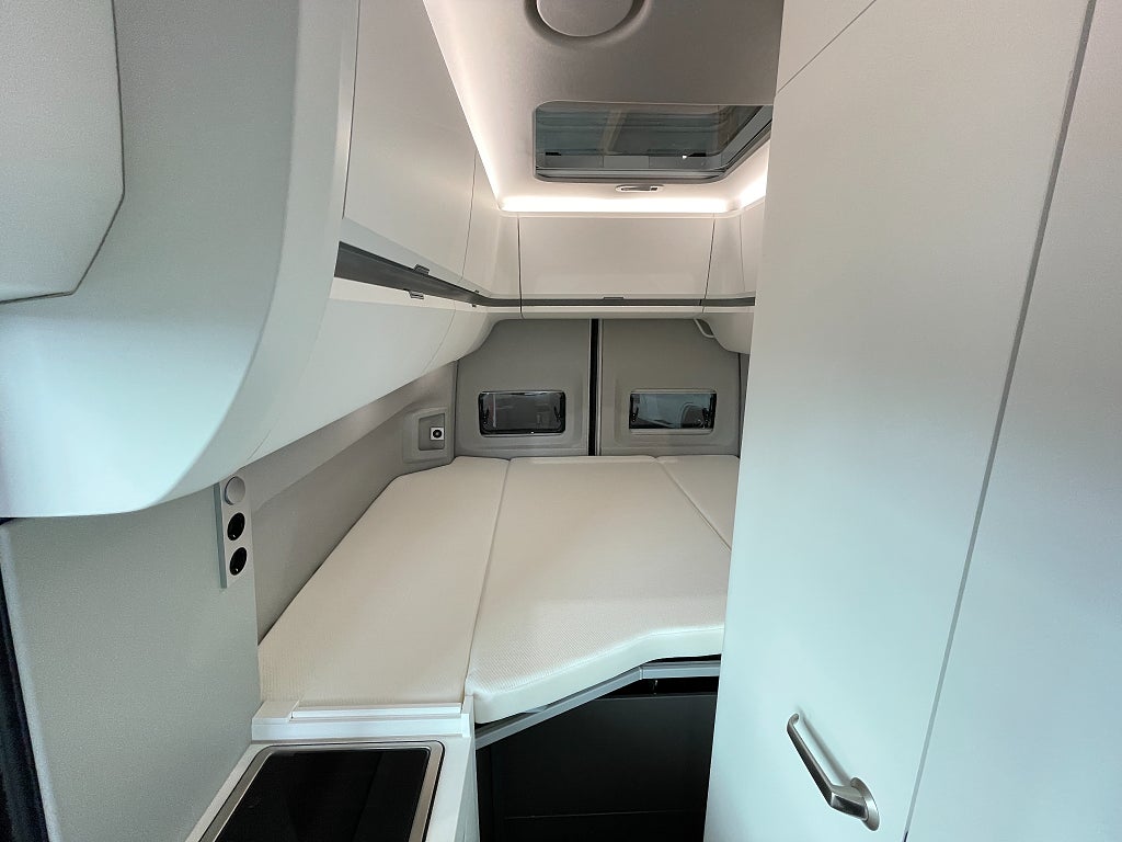 Volkswagen Grand California 600 / Under 6m / Taksäng / Automat / B-kort / E - Volkswagen