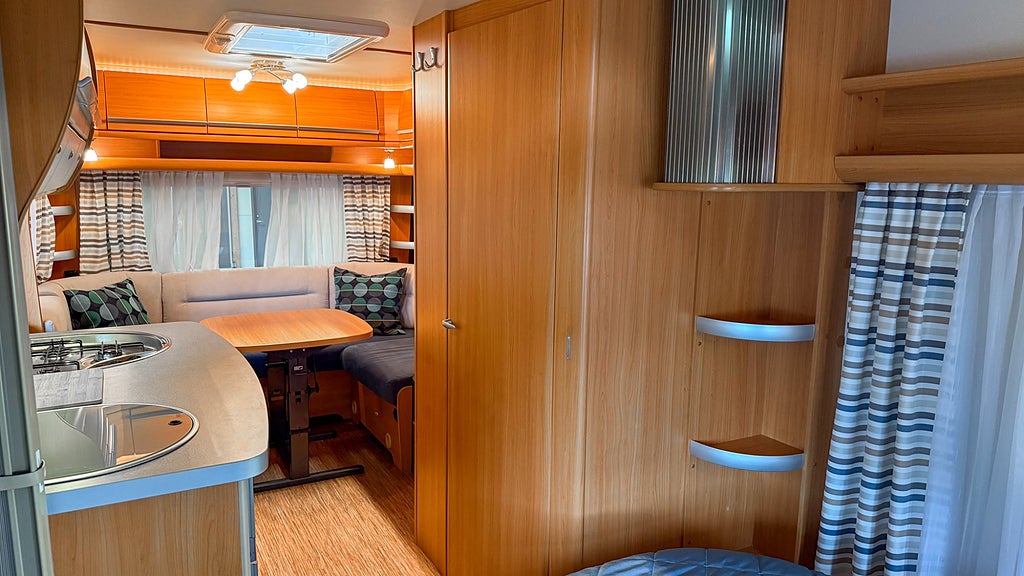 Fendt Saphir 540 TF Markis med väggar Besiktigad välvårdad Queenbed