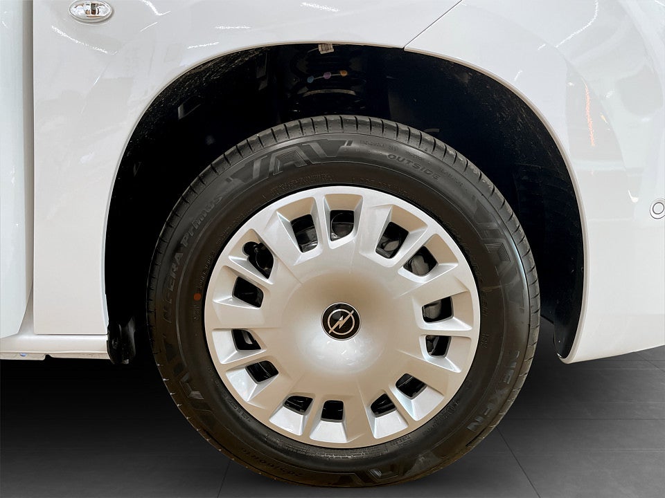 Bild på Opel Combo ELITE 130hk AT8 L2 - EDITION! Värmare & Dragkrok