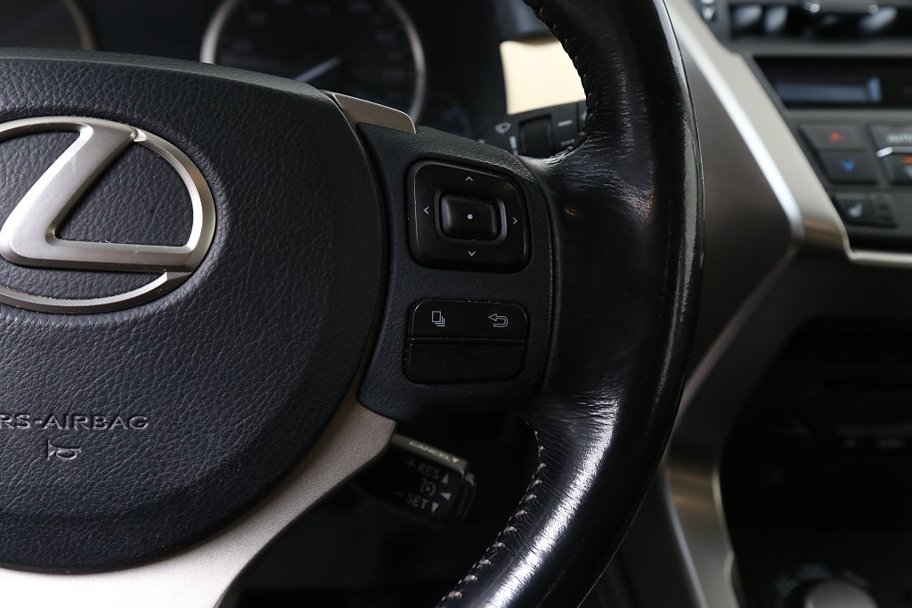 Lexus NX 300h AWD E-CVT Business Line 197hk Skinn Dragkrok 2015