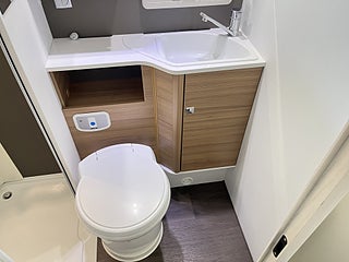 Husbil-alkov Adria CORAL XL 670 DK 22 av 29