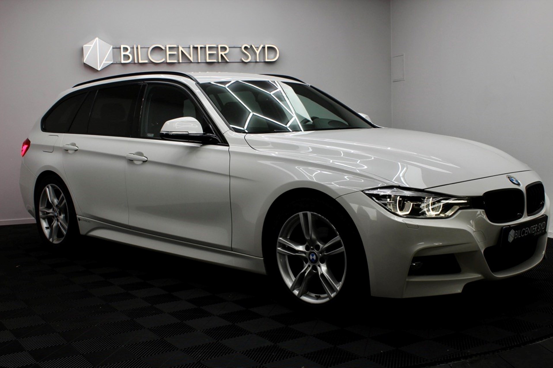 BMW 320 320d Touring M-Sport 2019, bild 4/56
