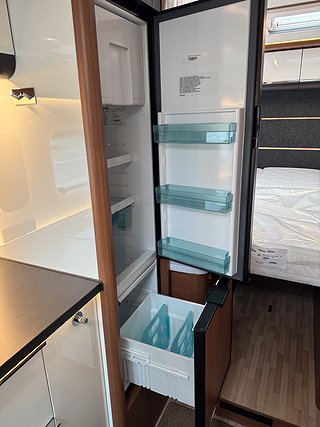 Husbil-halvintegrerad LMC Cruiser Premium T701 AUT 9 av 17