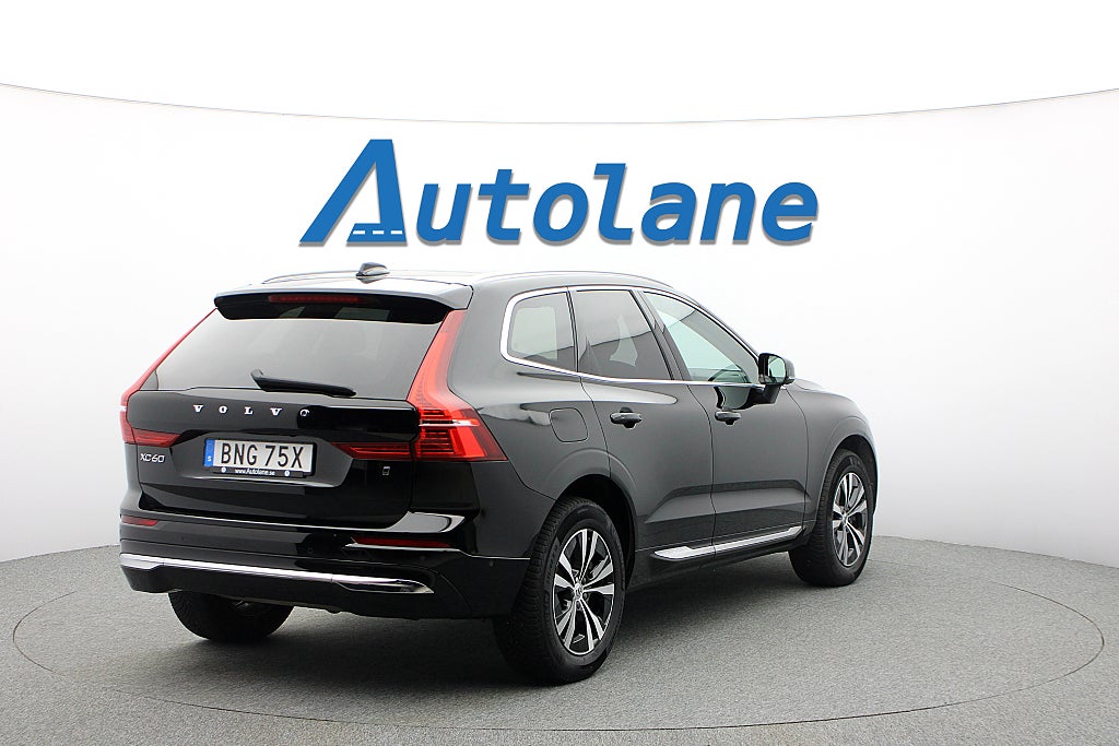 Volvo XC60 Recharge T6 AWD Core Edition Pano,Drag,360°,Värmare,GPS