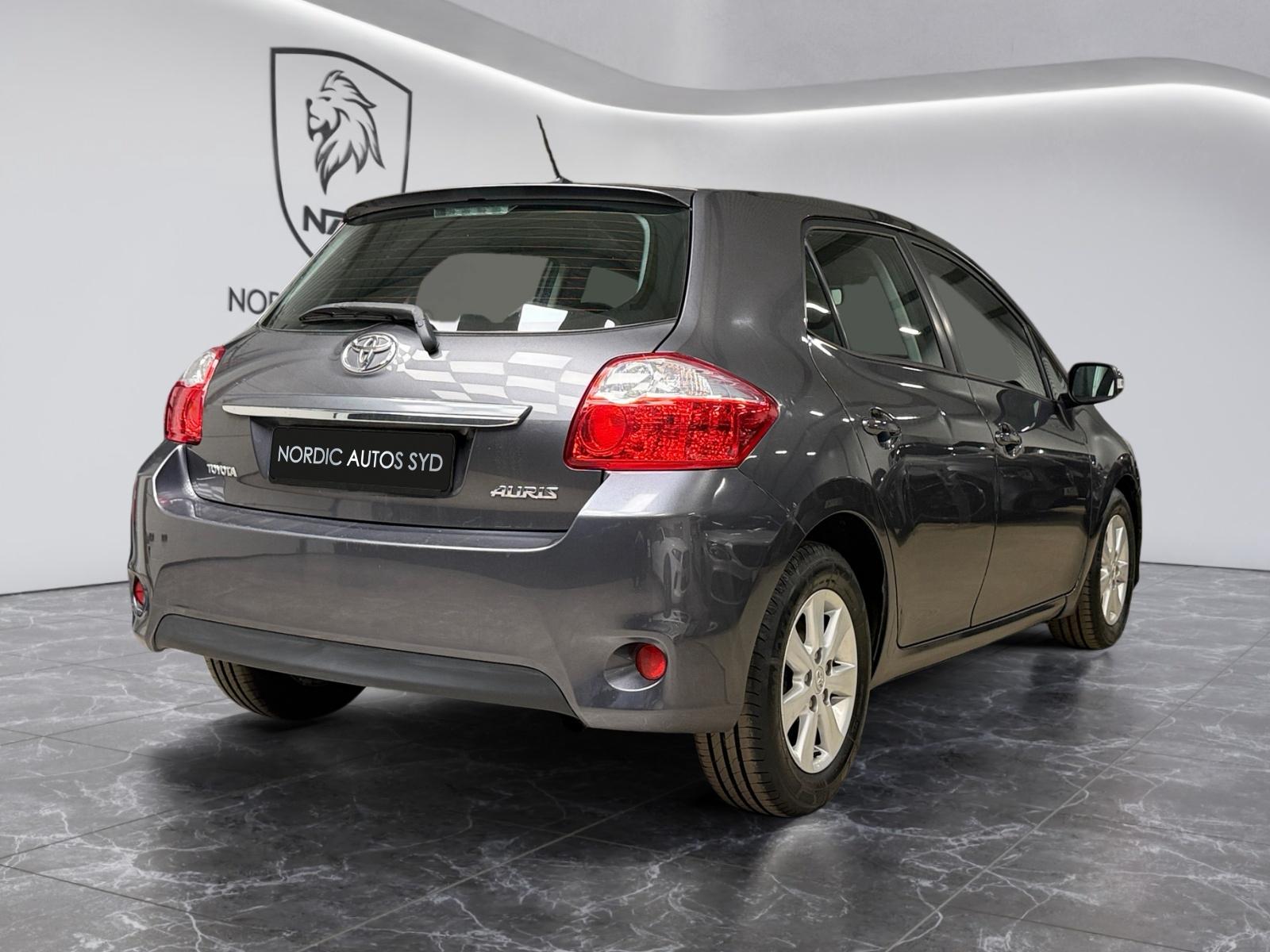 Toyota Auris 2011, bild 6/10